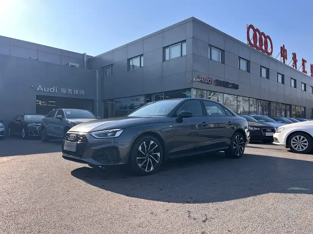Audi A4L 2023 из CN, фото 1