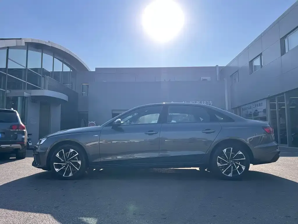 Audi A4L 2023 из CN, фото 10