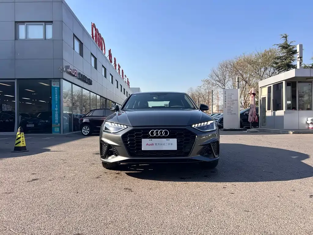 Audi A4L 2023 из CN, фото 2