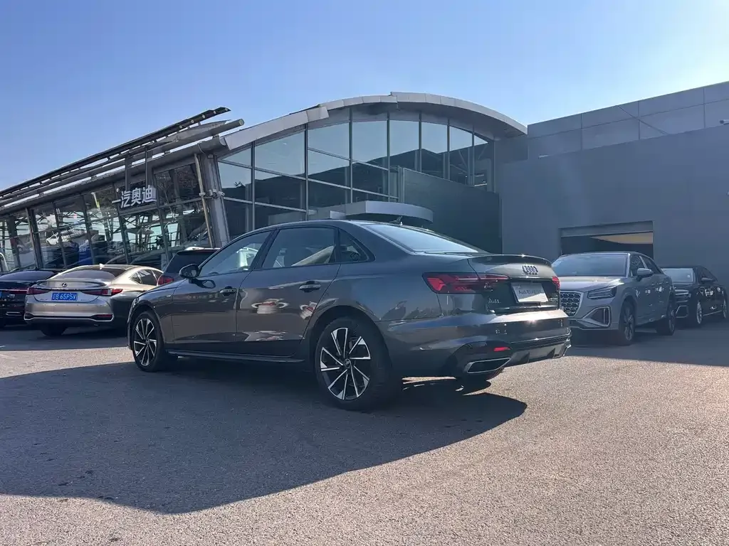 Audi A4L 2023 из CN, фото 3