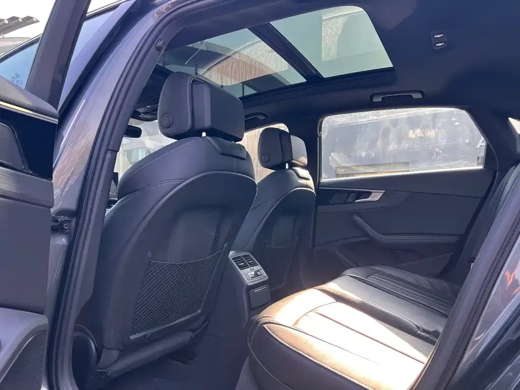 Audi A4L 2023 из CN, фото 8