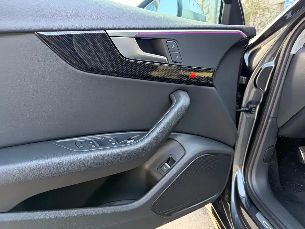 Audi A4L 2023 из CN, фото 10