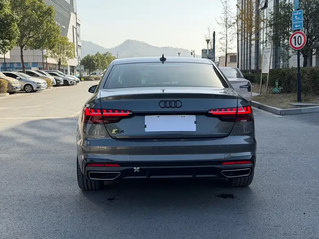 Audi A4L 2023 из CN, фото 6