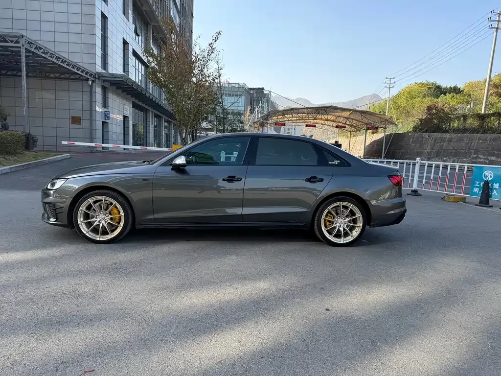 Audi A4L 2023 из CN, фото 8