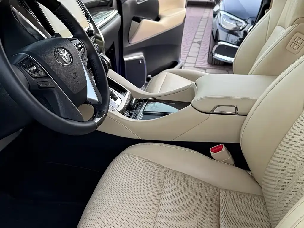Toyota Alphard 2023 из CN, фото 7