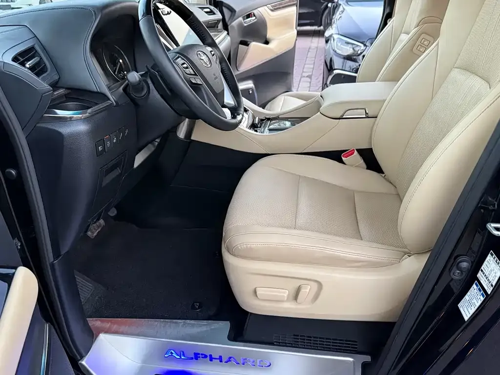 Toyota Alphard 2023 из CN, фото 8
