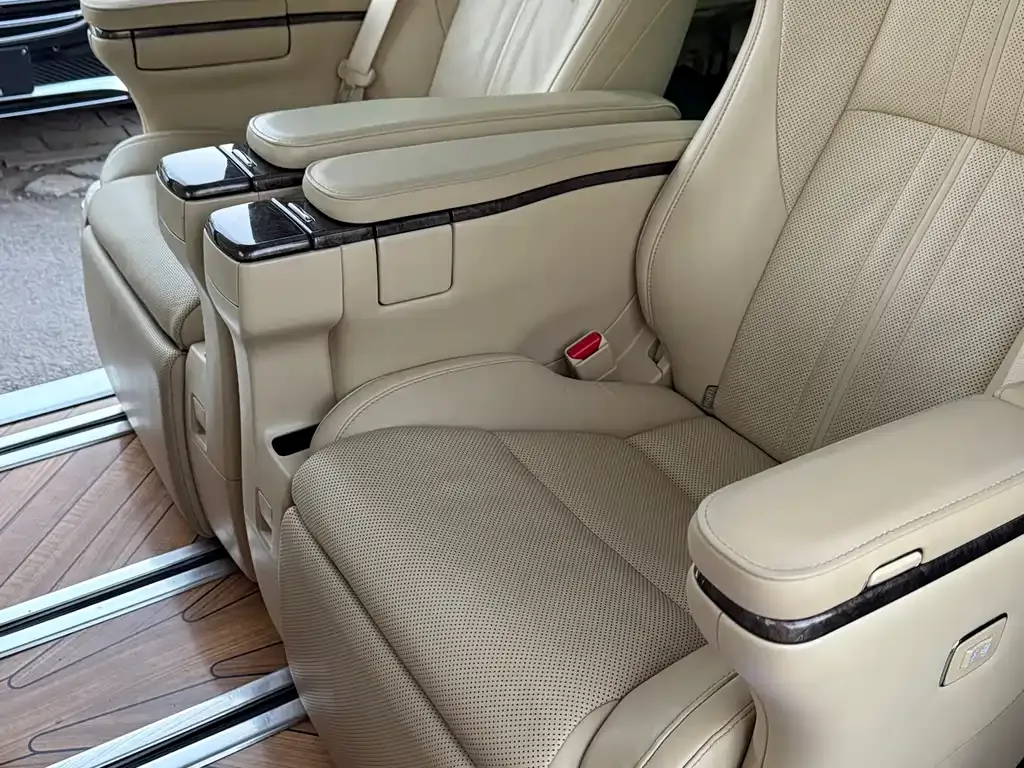 Toyota Alphard 2023 из CN, фото 9