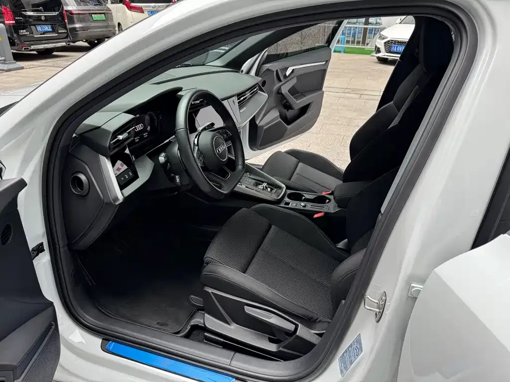 Audi A3 2024 из CN, фото 8