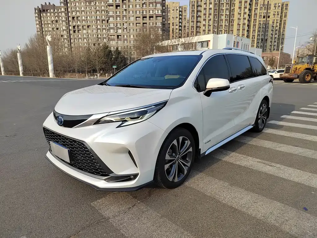 Toyota Granvia 2023 из CN, фото 1