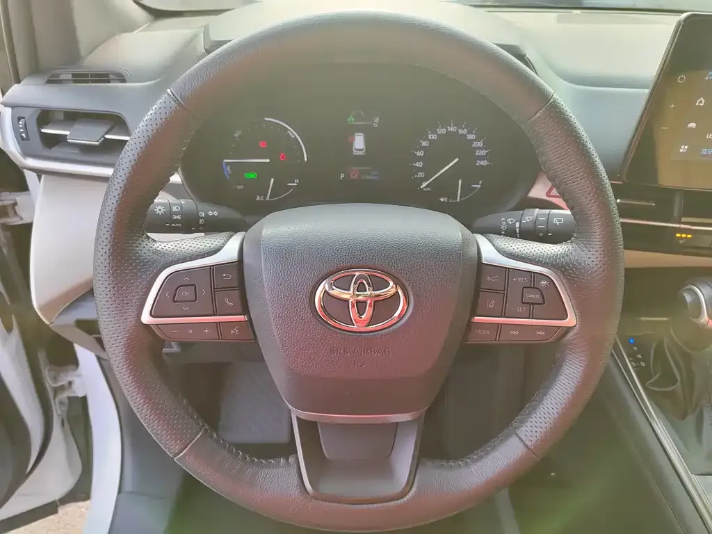 Toyota Granvia 2023 из CN, фото 10