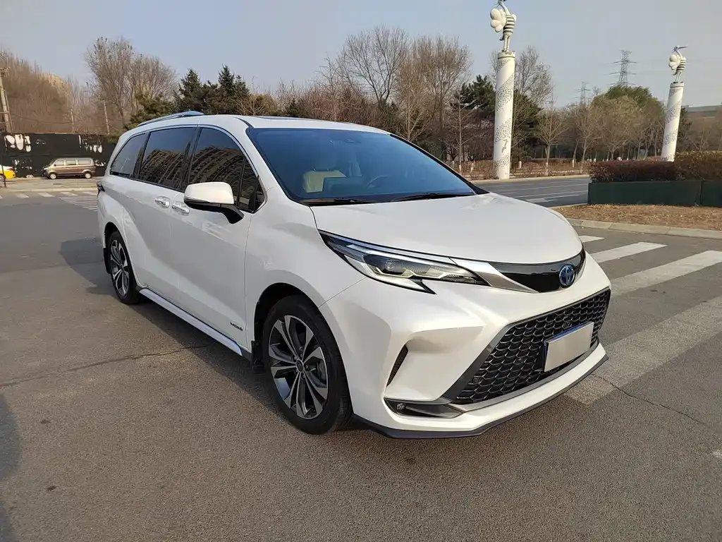 Toyota Granvia 2023 из CN, фото 2