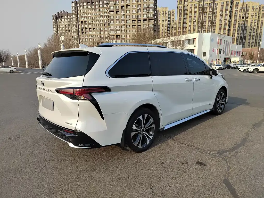 Toyota Granvia 2023 из CN, фото 6