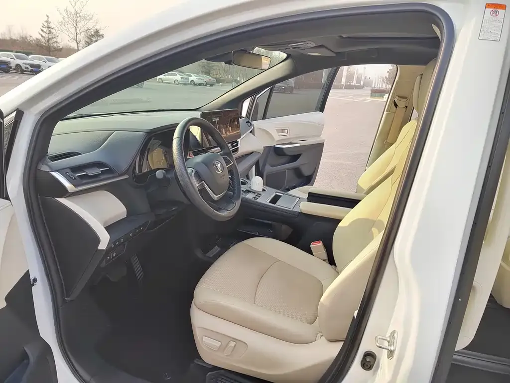 Toyota Granvia 2023 из CN, фото 7