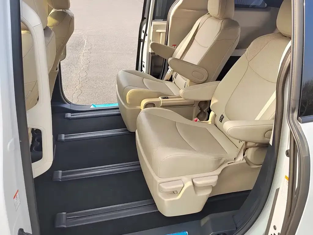 Toyota Granvia 2023 из CN, фото 8