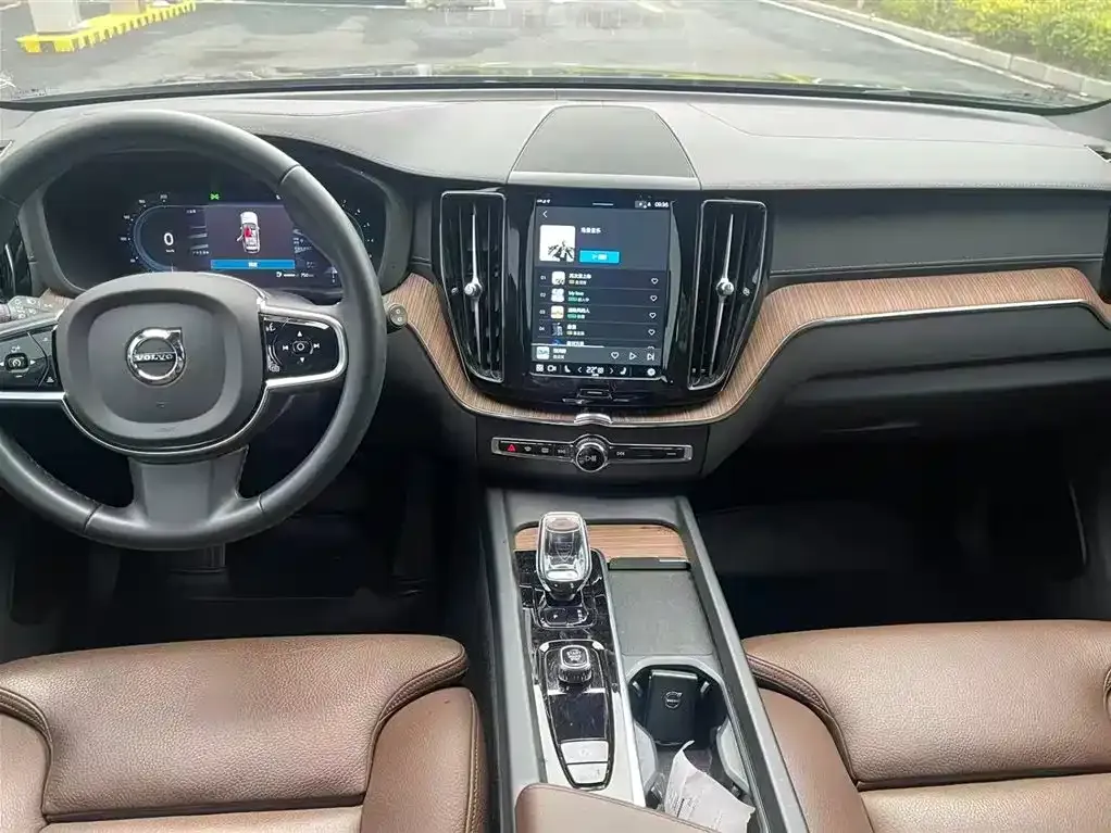 Volvo XC60 2022 из CN, фото 8