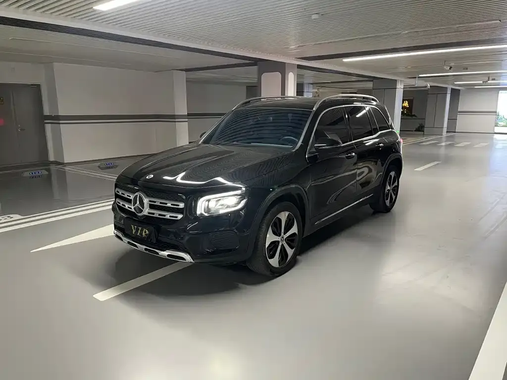Mercedes-Benz GLB — фото 1