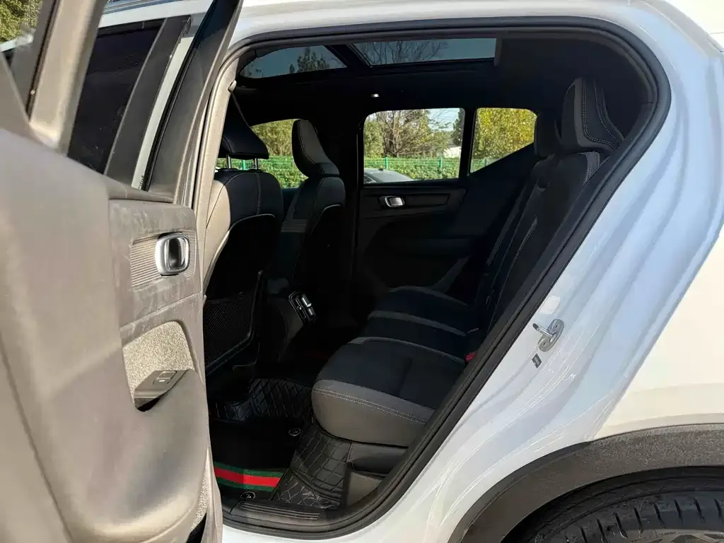Volvo XC40 2023 из CN, фото 8