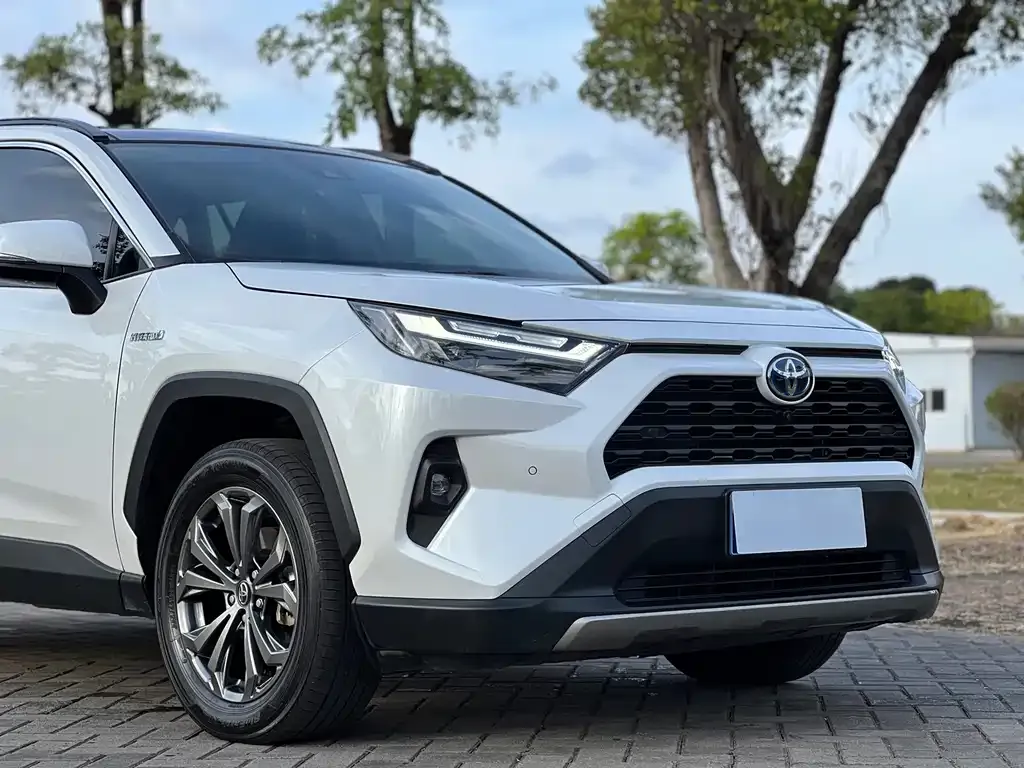 Toyota RAV4 — фото 4