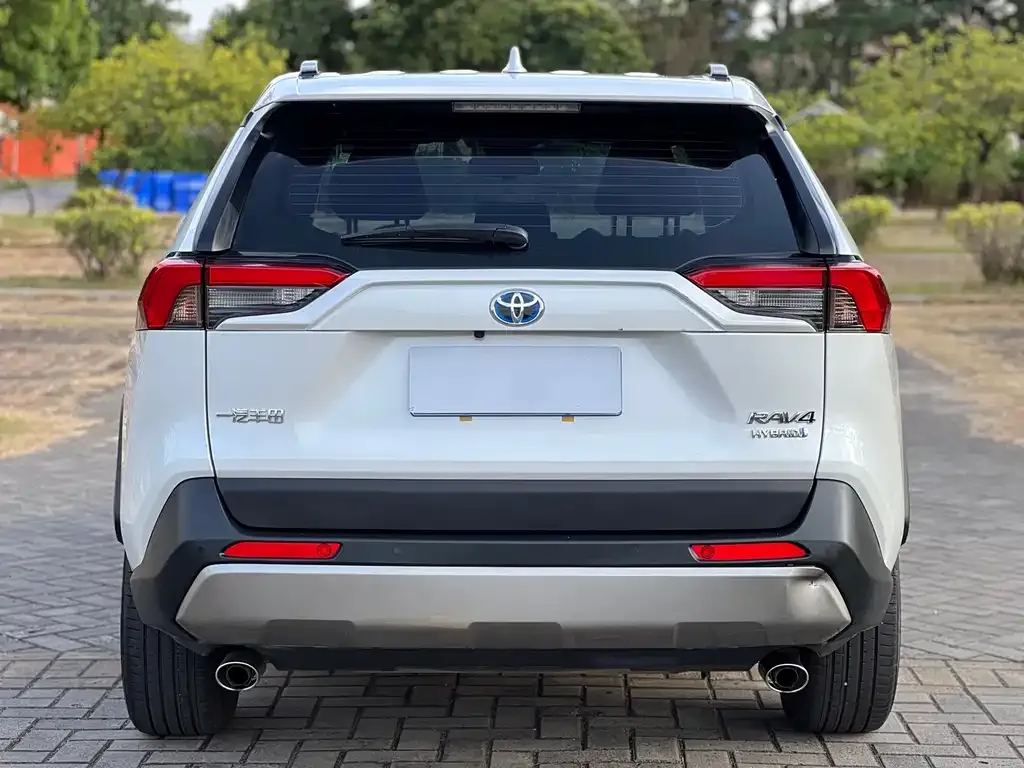 Toyota RAV4 — фото 7