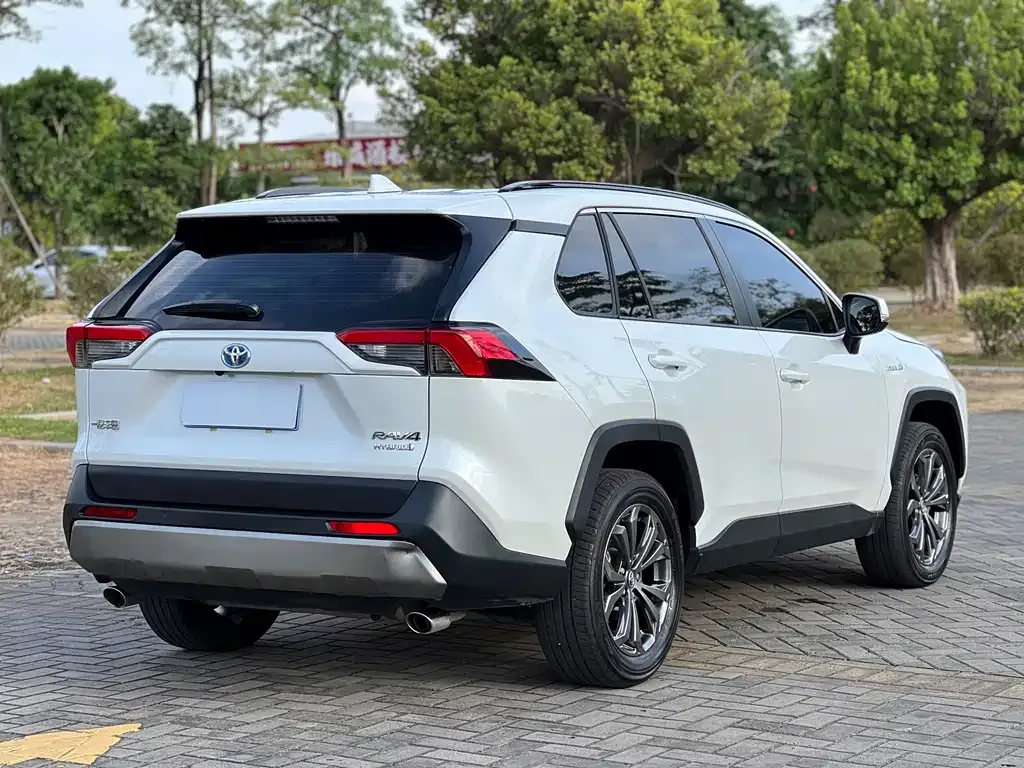 Toyota RAV4 — фото 8