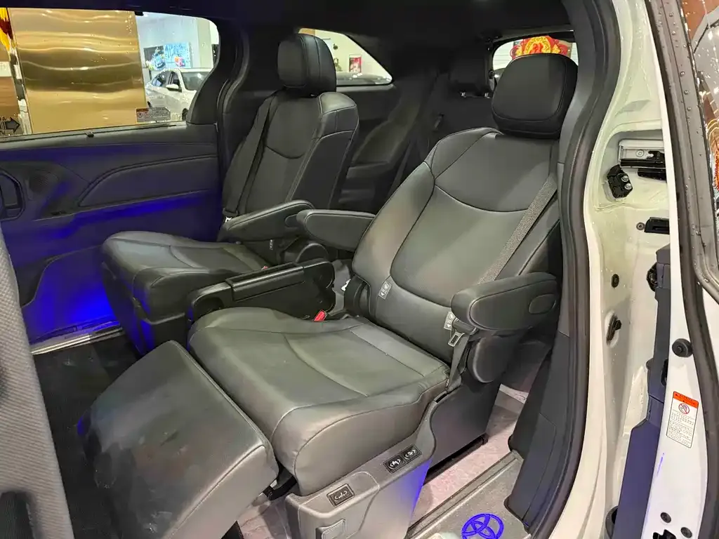 Toyota Granvia 2024 из CN, фото 10
