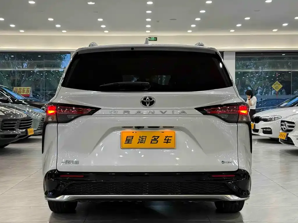 Toyota Granvia 2024 из CN, фото 6