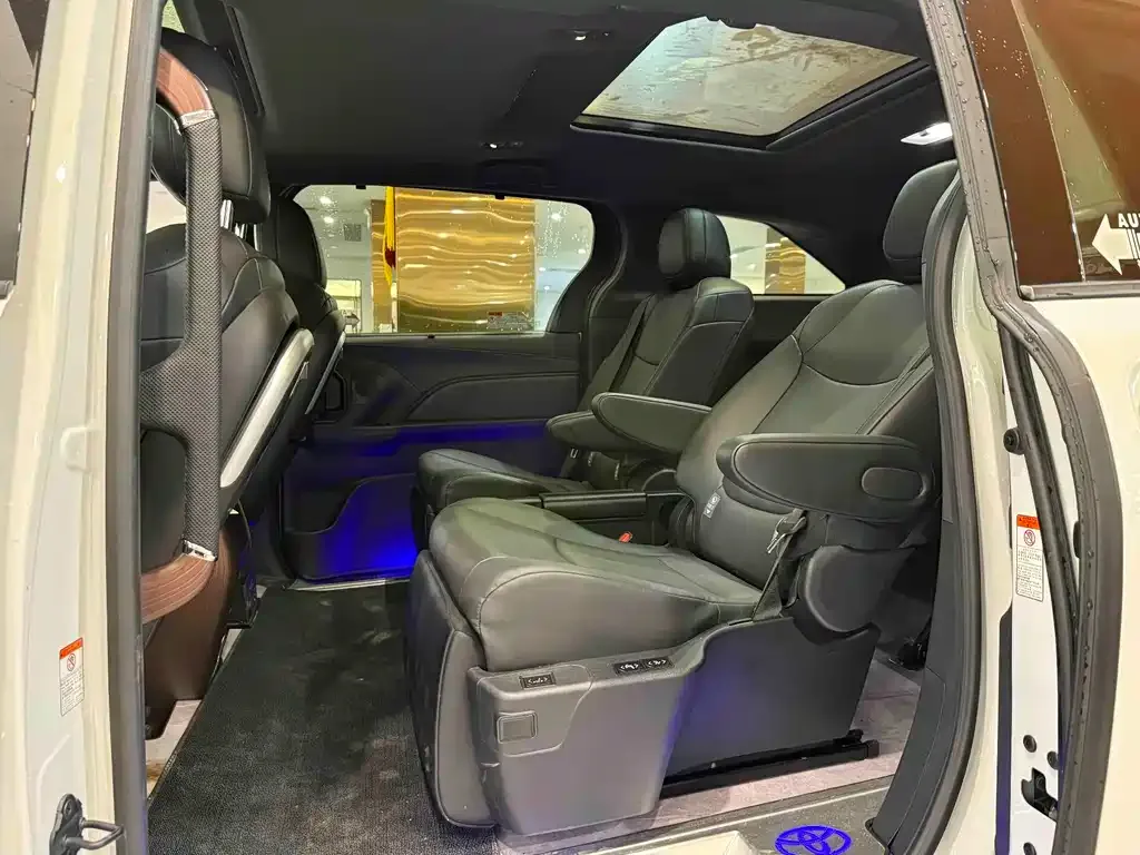 Toyota Granvia 2024 из CN, фото 7