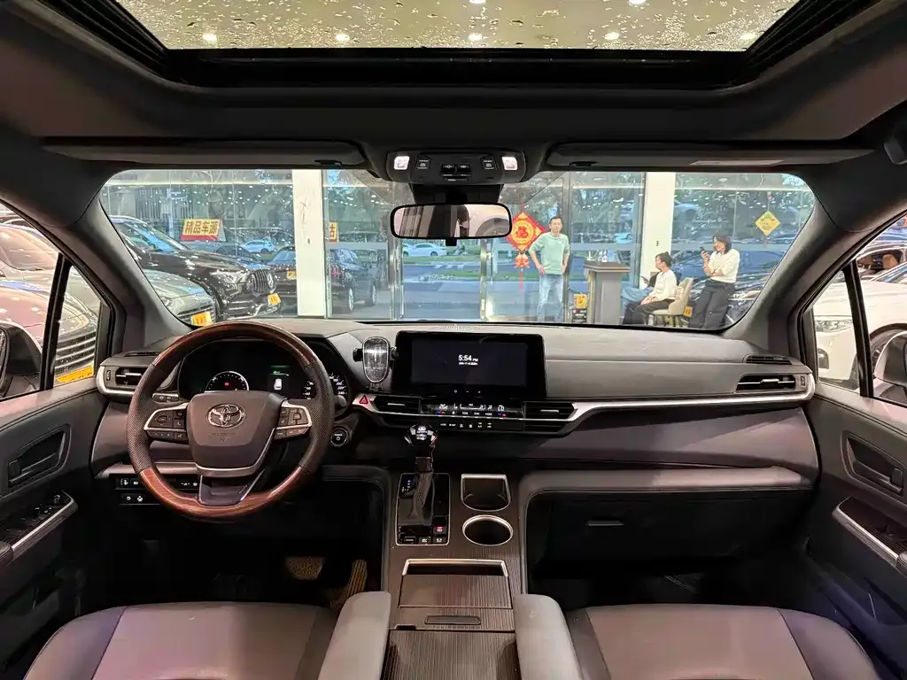 Toyota Granvia 2024 из CN, фото 8
