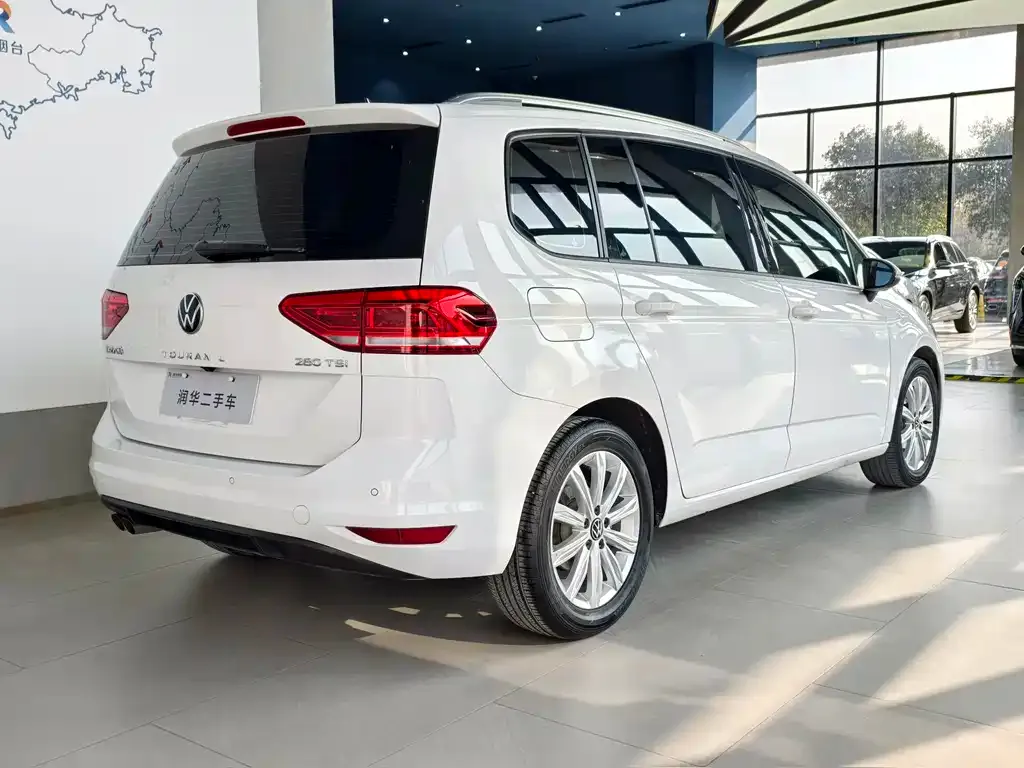 Volkswagen Touran 2022 из CN, фото 5