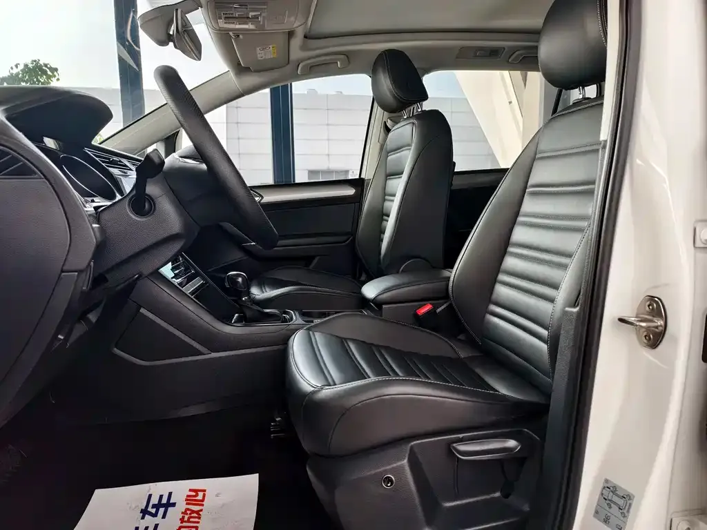 Volkswagen Touran 2022 из CN, фото 6