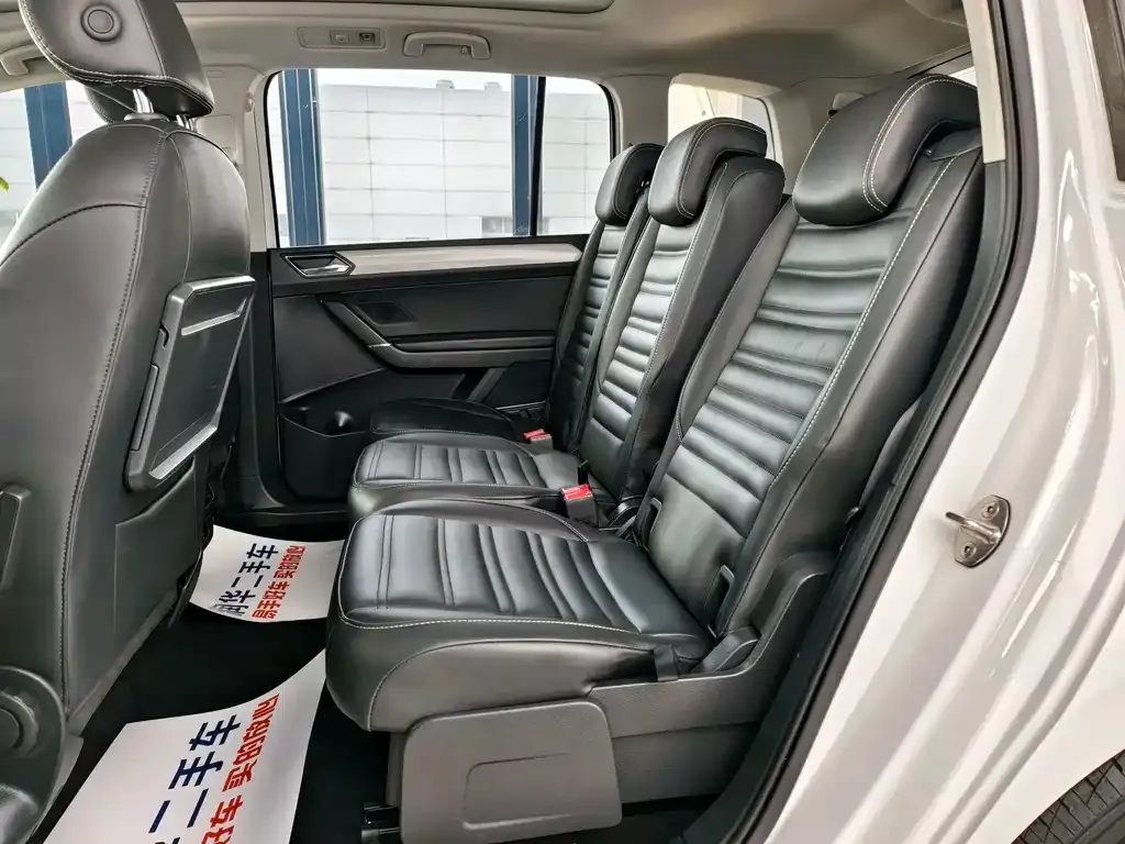Volkswagen Touran 2022 из CN, фото 7