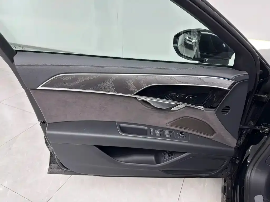 Audi A8 2025 из CN, фото 9