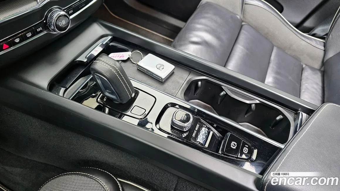 Volvo XC60 2021 из KR, фото 9