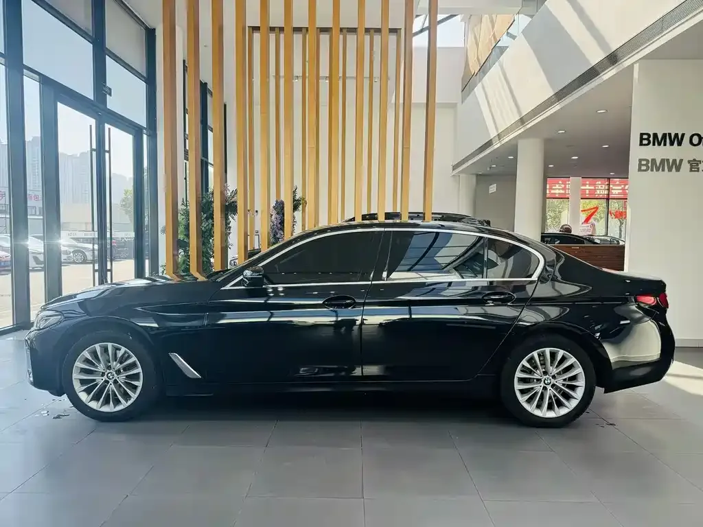 BMW 5 Series — фото 10