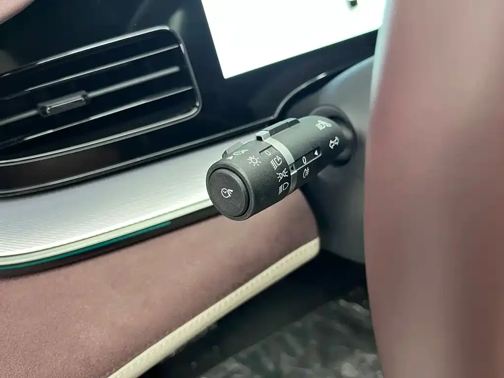 BYD Seal 07 DM-i — фото 9