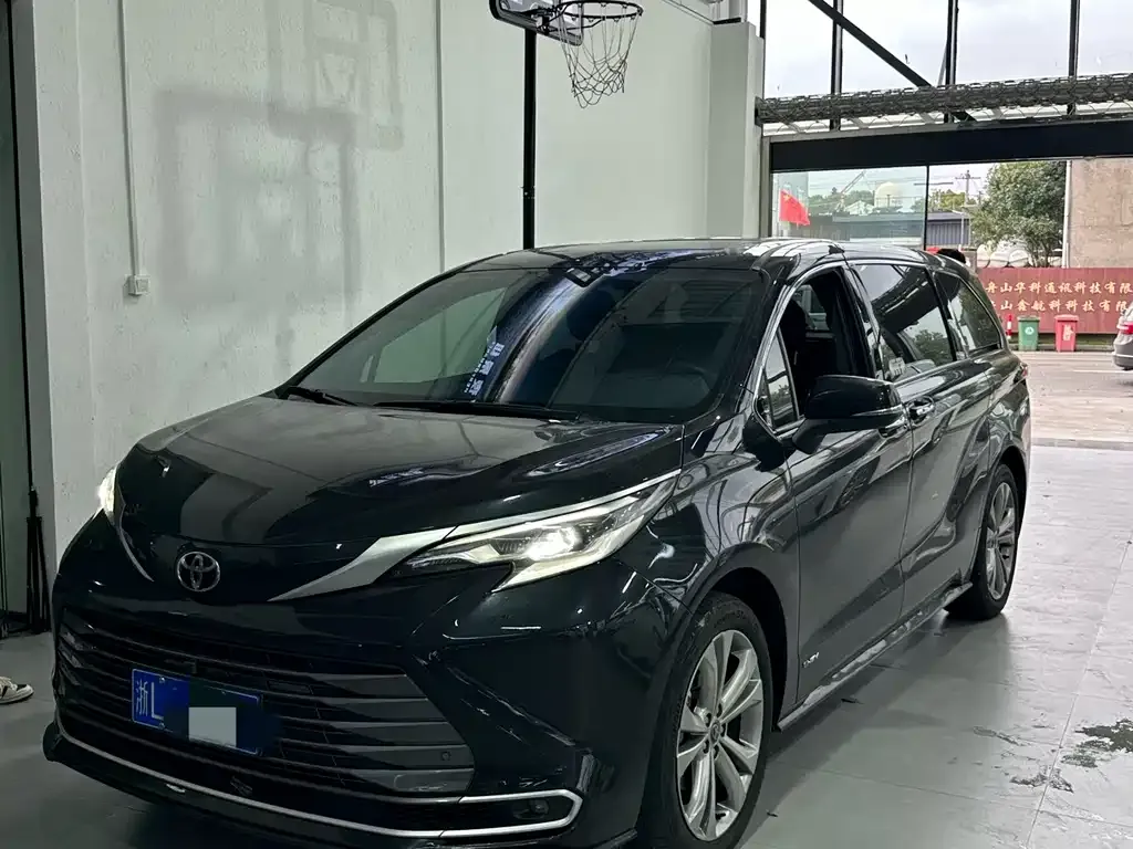 Toyota Sienna 2024 из CN, фото 1