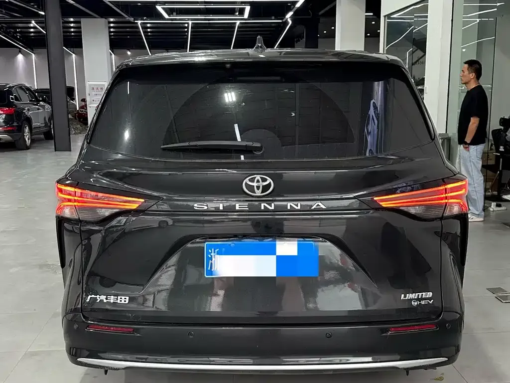 Toyota Sienna 2024 из CN, фото 3