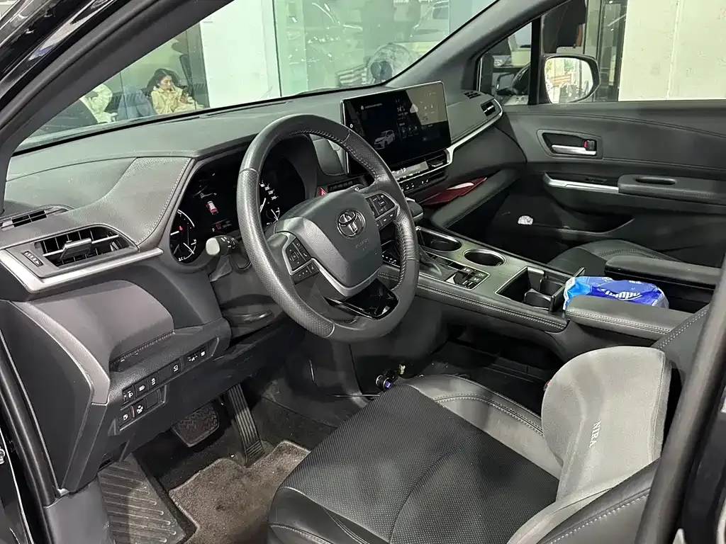 Toyota Sienna 2024 из CN, фото 4