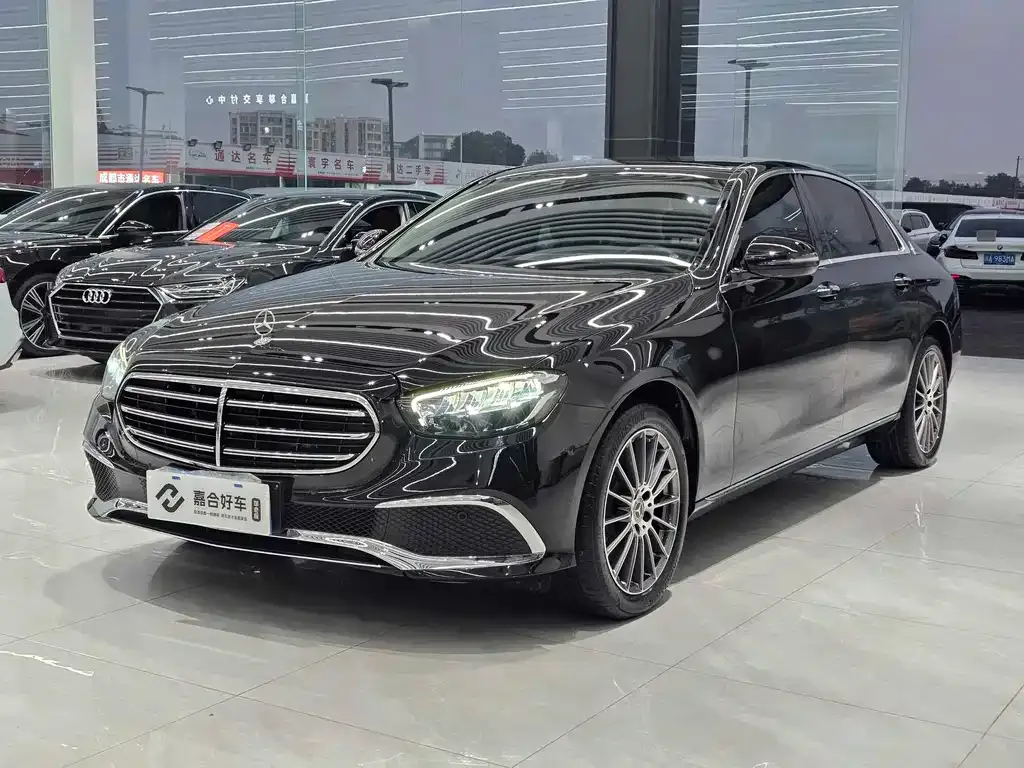 Mercedes-Benz E-Class — фото 1