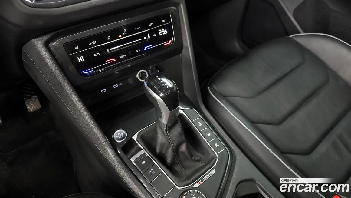 Volkswagen Tiguan — фото 9