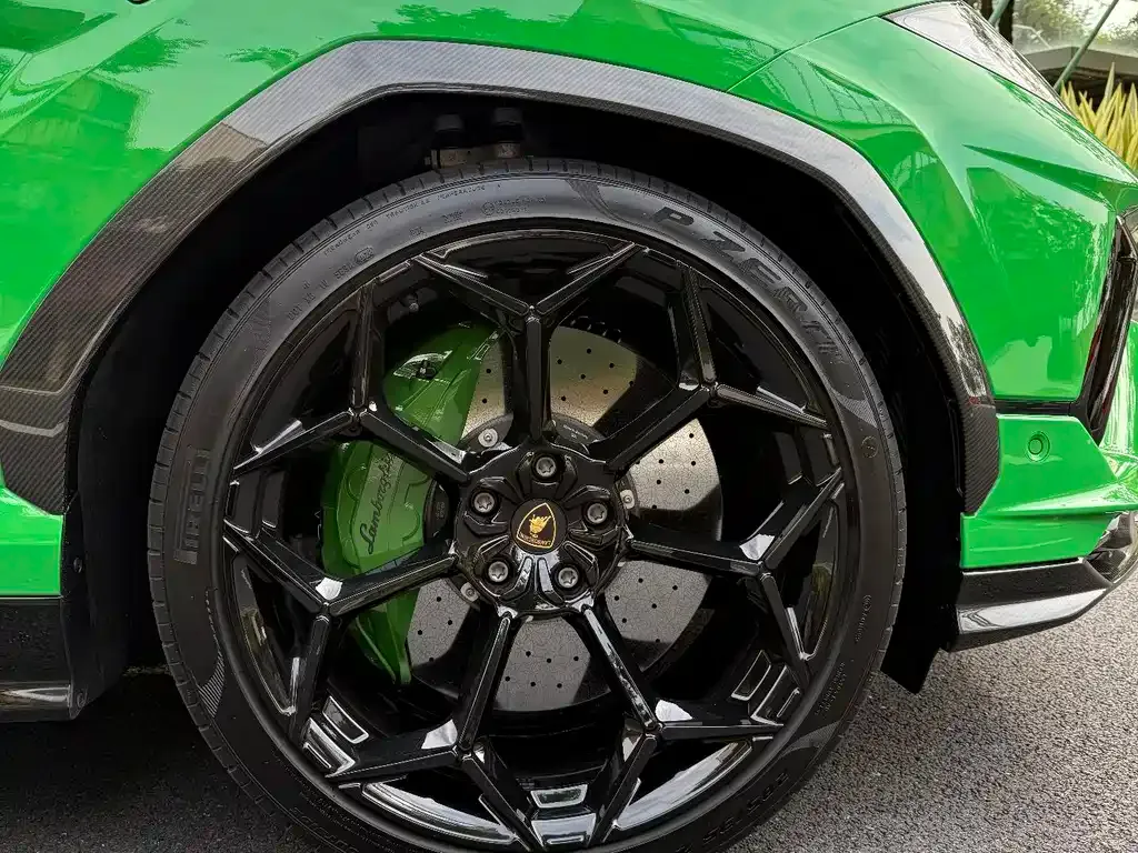 Lamborghini Urus — фото 7
