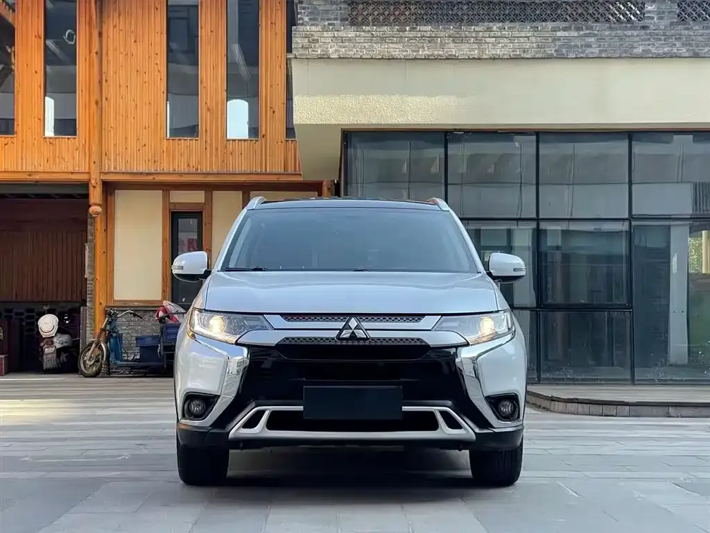 Mitsubishi Outlander 2021 из CN, фото 3