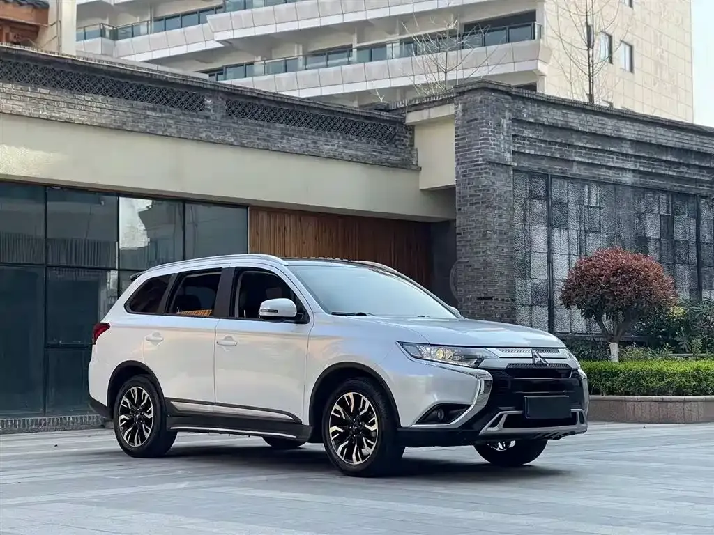 Mitsubishi Outlander 2021 из CN, фото 4