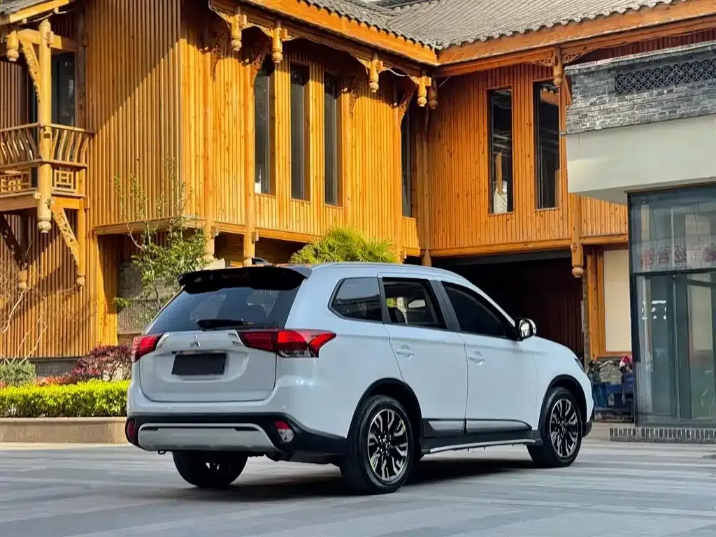 Mitsubishi Outlander 2021 из CN, фото 7