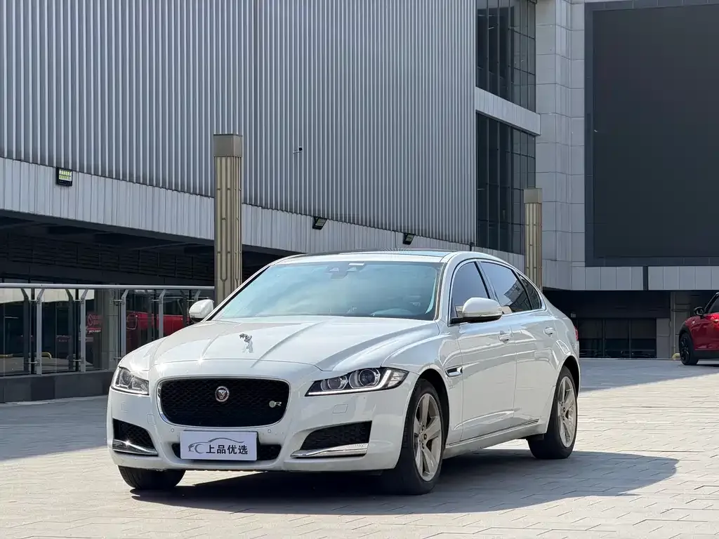 Jaguar XFL — фото 1