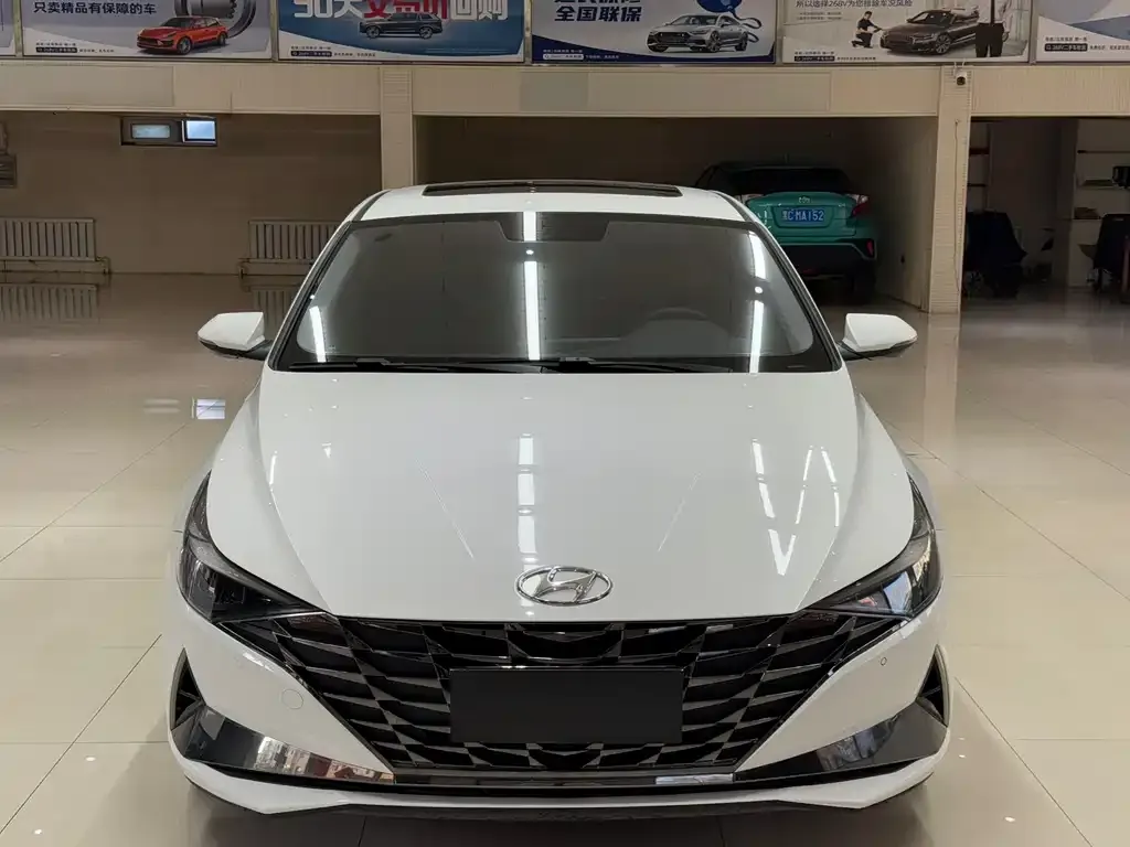 Hyundai Elantra — фото 2