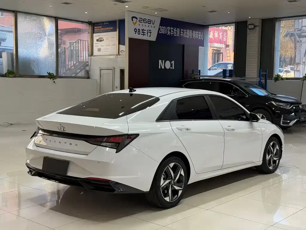 Hyundai Elantra — фото 4