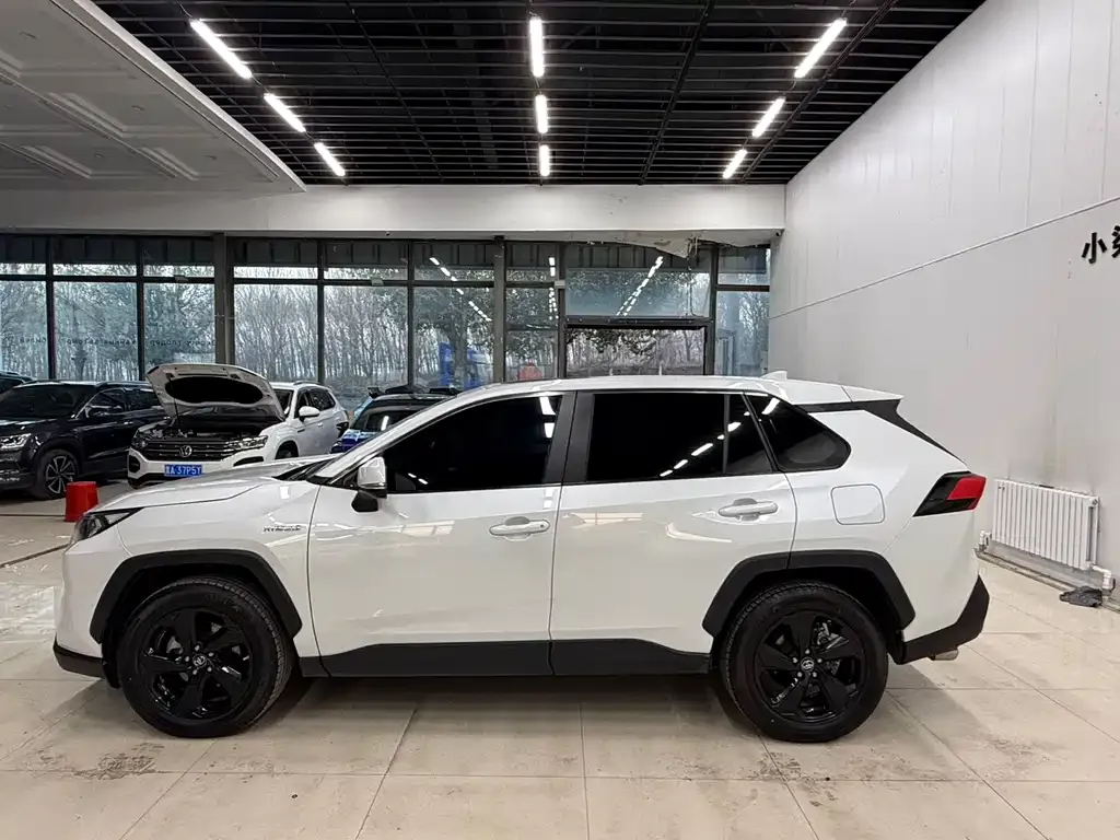 Toyota RAV4 2021 из CN, фото 2