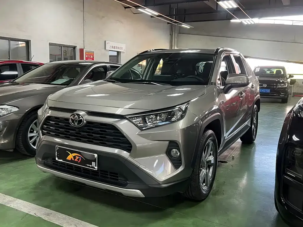 Toyota RAV4 2022 из CN, фото 1
