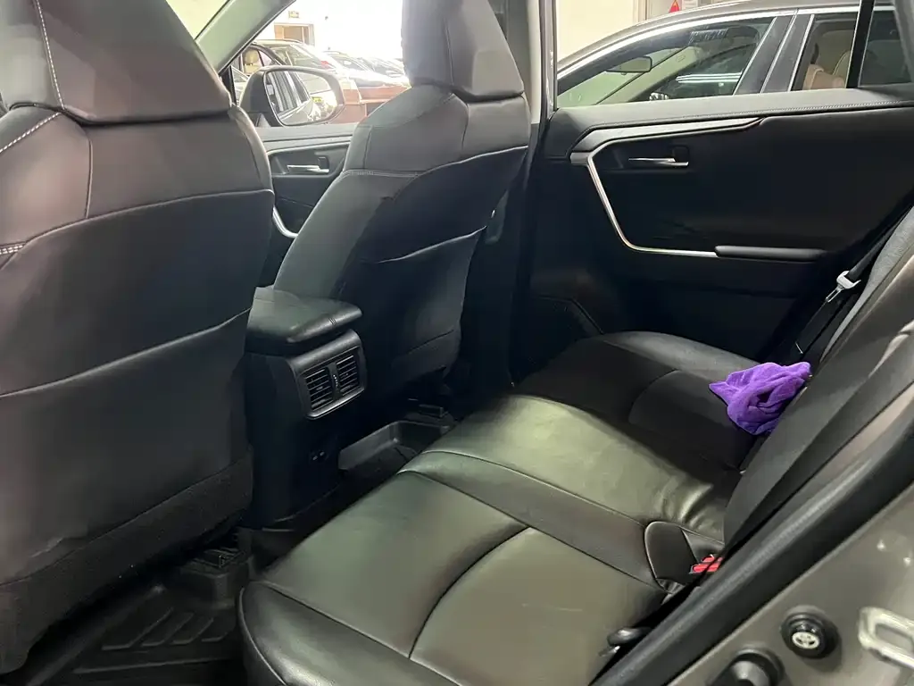 Toyota RAV4 2022 из CN, фото 10